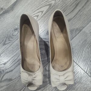 Stuart Weitzman Cream Bow Peep-Toe Pumps